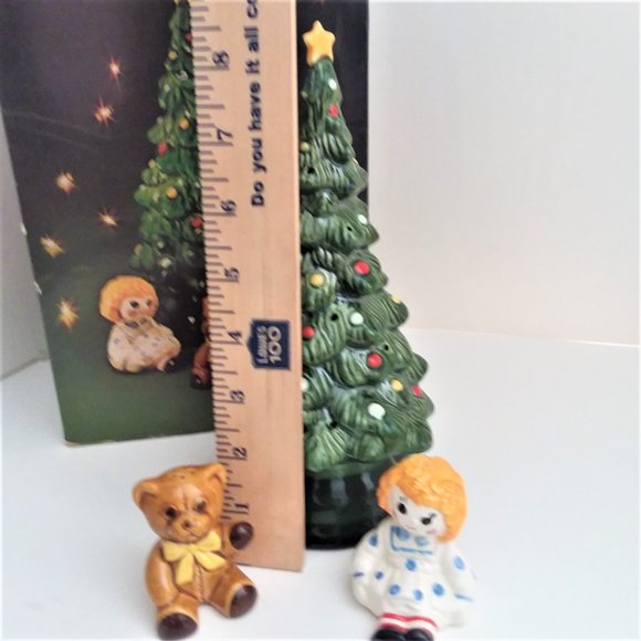 Christmas Hostess Set Merry Tree Ceramic Centerpiece Salt & Pepper Avon Box - Picture 10 of 10